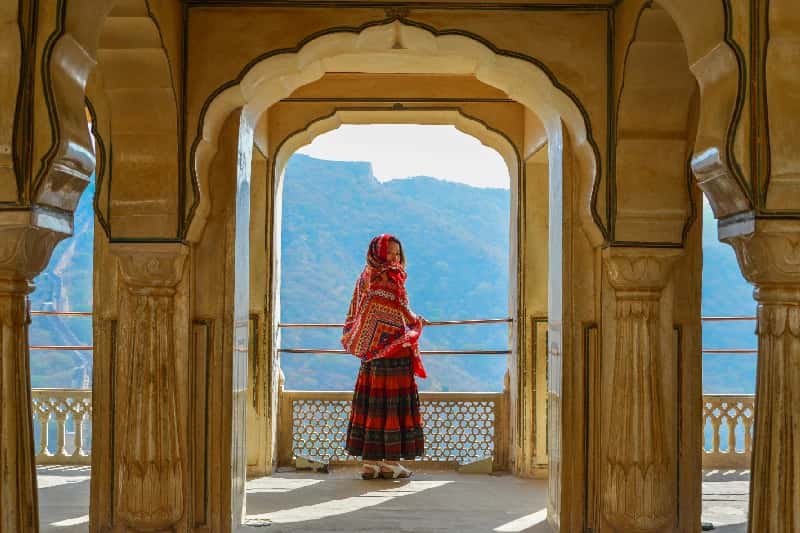 Tour India 10 Giorni, una dona a Rajasthan